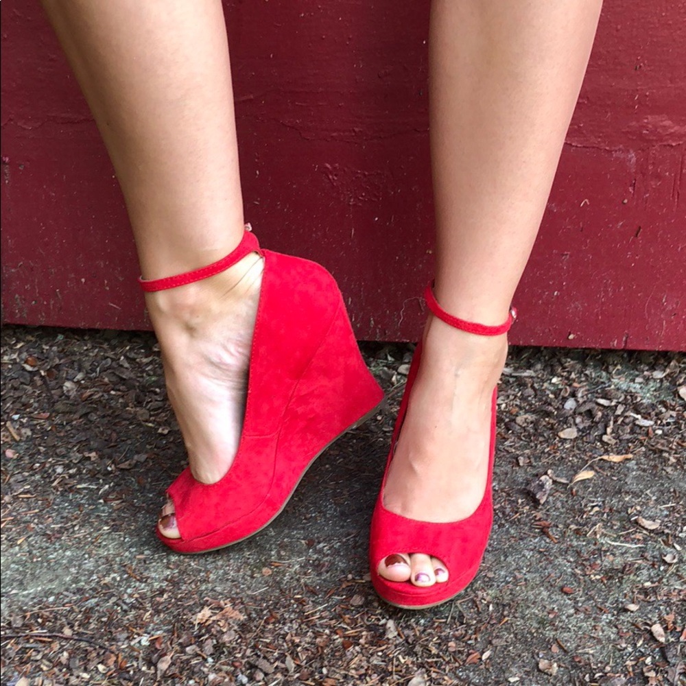 Red wedge heels